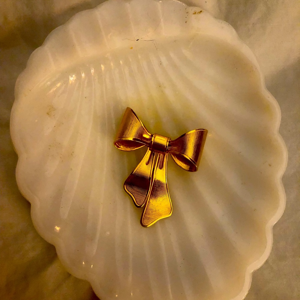Avon Retro Bow Pin 1980